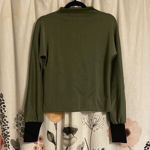NWT Olivvi Long Sleeve Olive Top Size Medium